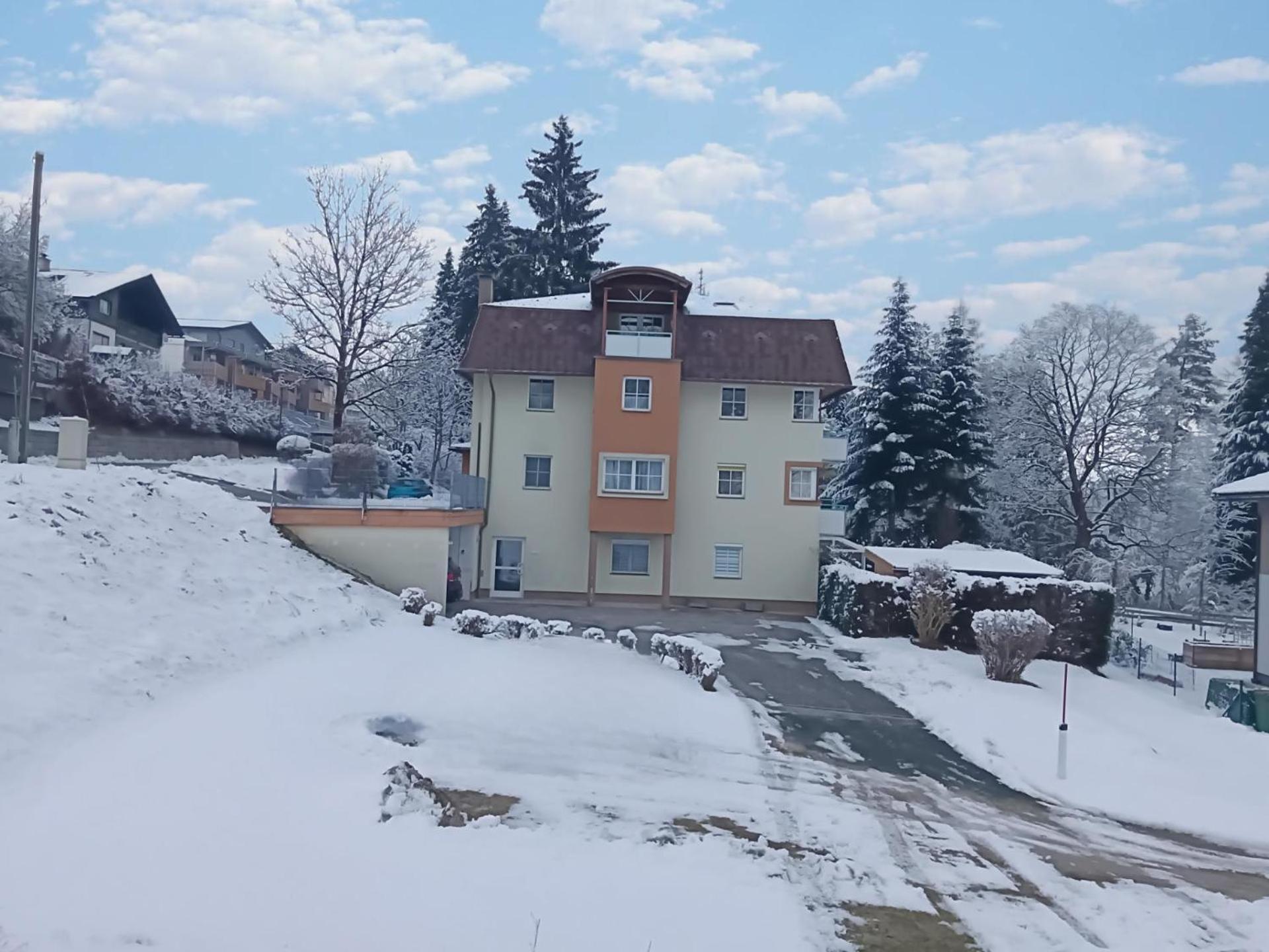 Apartment Karasek Mit Seeblick Sattendorf